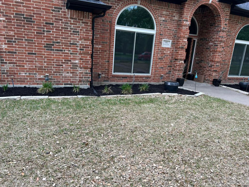 Landscaping for Juniors Lawn Service in Waxahachie, TX