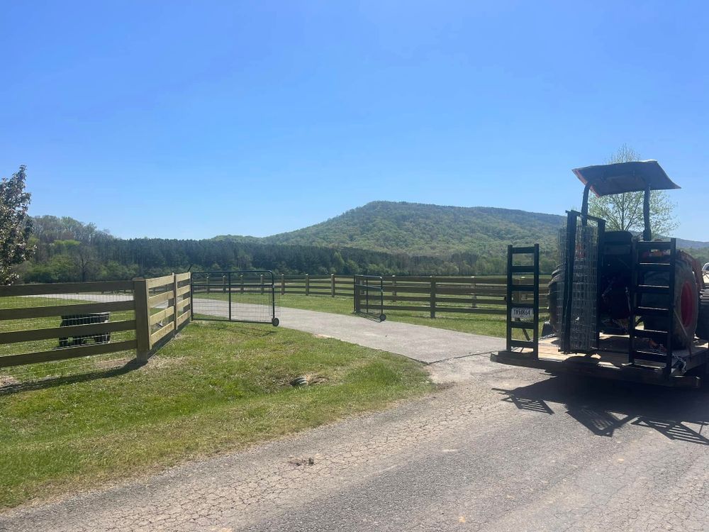 Fences for Browns' Fencing & Equipment in Fairmount, GA