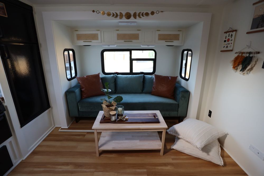 2018 Keystone Passport 2510RB for Mauka to Makai RV Renovations in Los Angeles, CA