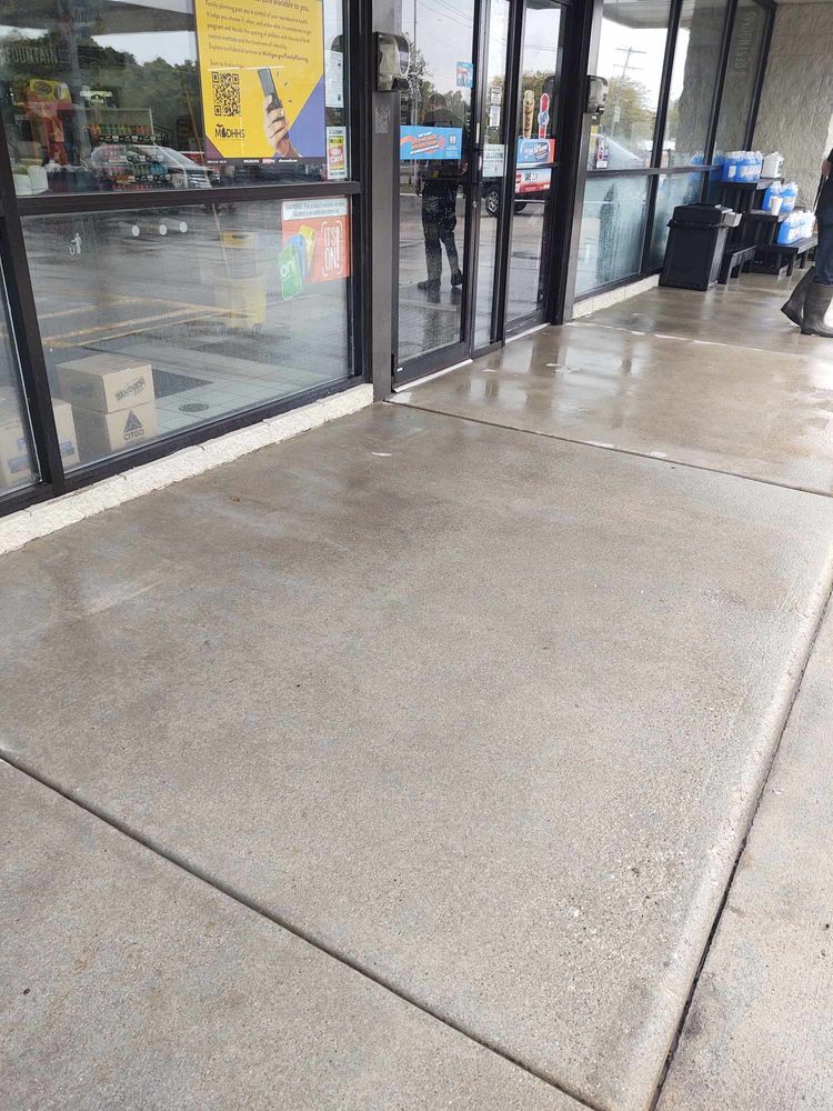 Pressure Washing for D & E Power Washing in Mt Pleasanr, MI