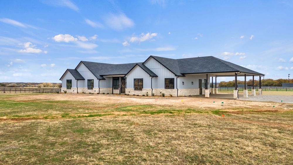 Custom Home - Payne for Who Can Construction in Stephenville, TX