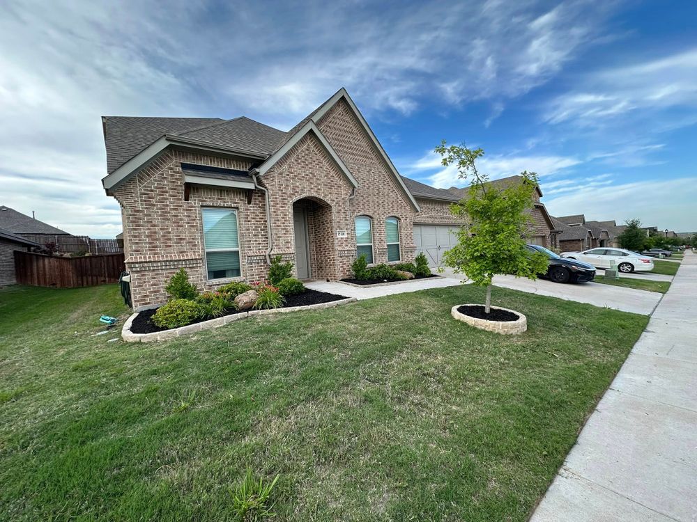 Landscaping for Fine Line Lawn Care & Landscaping in Aledo, TX