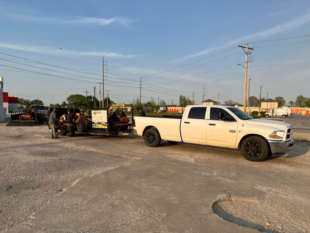 Flower Bed Maintenance for Pureleaf Lawncare LLC in Lowell, AR