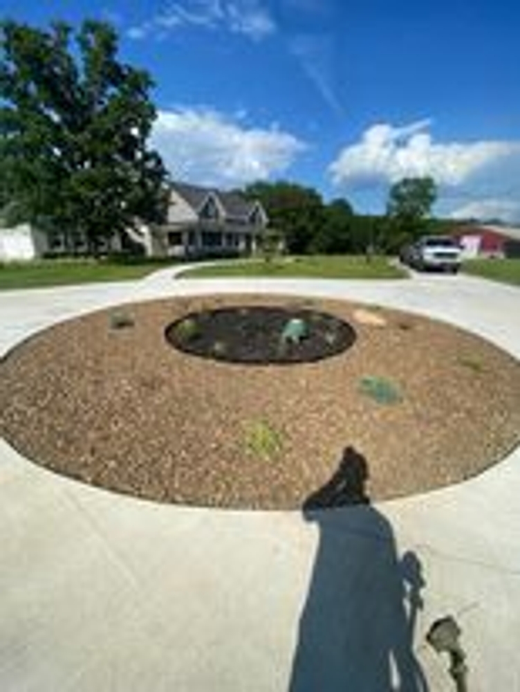 Flower Bed Maintenance for Pureleaf Lawncare LLC in Lowell, AR