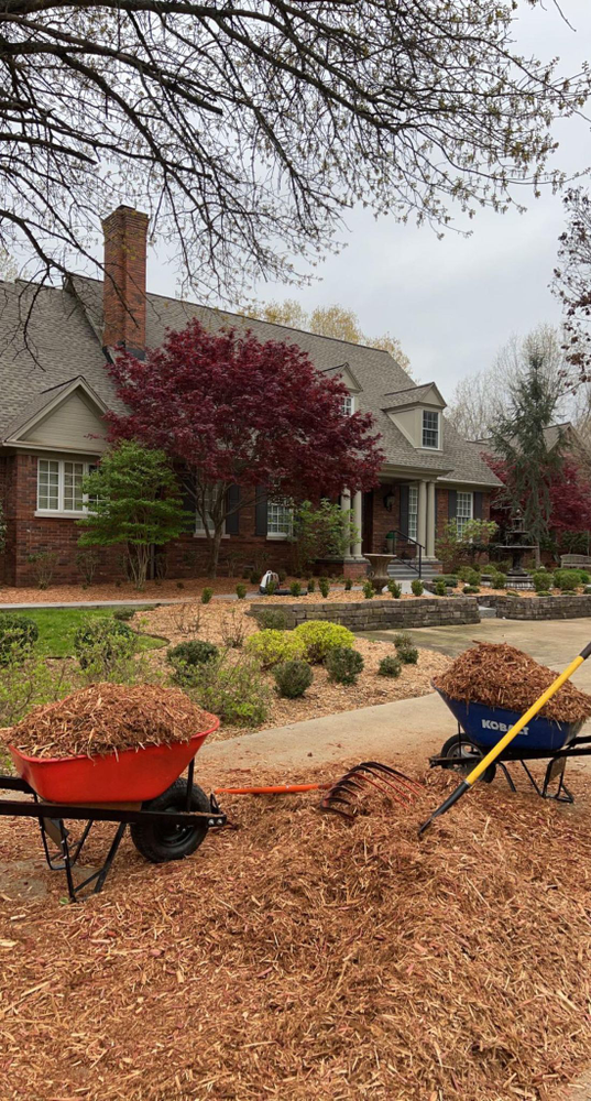 Flower Bed Maintenance for Pureleaf Lawncare LLC in Lowell, AR