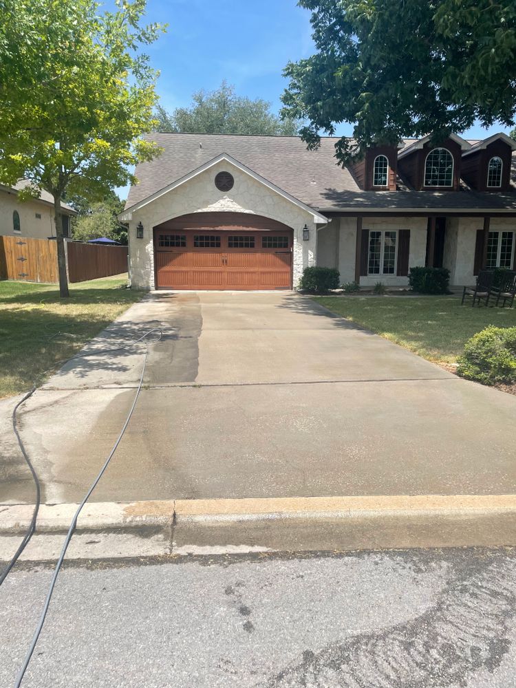 Pressure Washing  for Patriot Window Cleaning LLC in Canyon Lake, TX