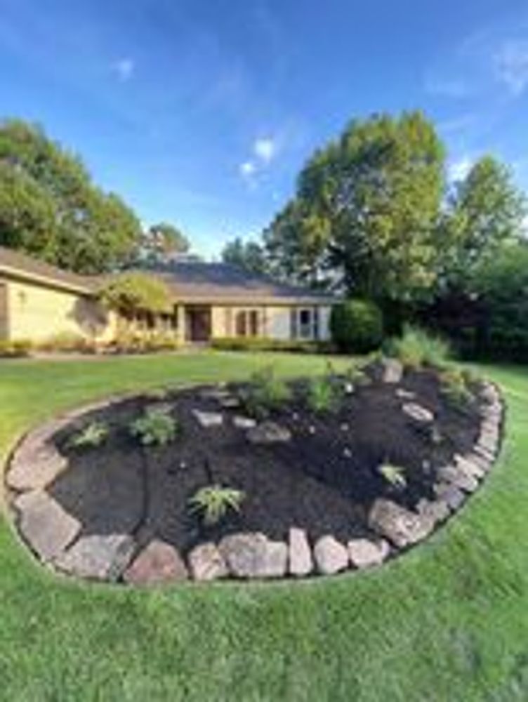 Flower Bed Maintenance for Pureleaf Lawncare LLC in Lowell, AR