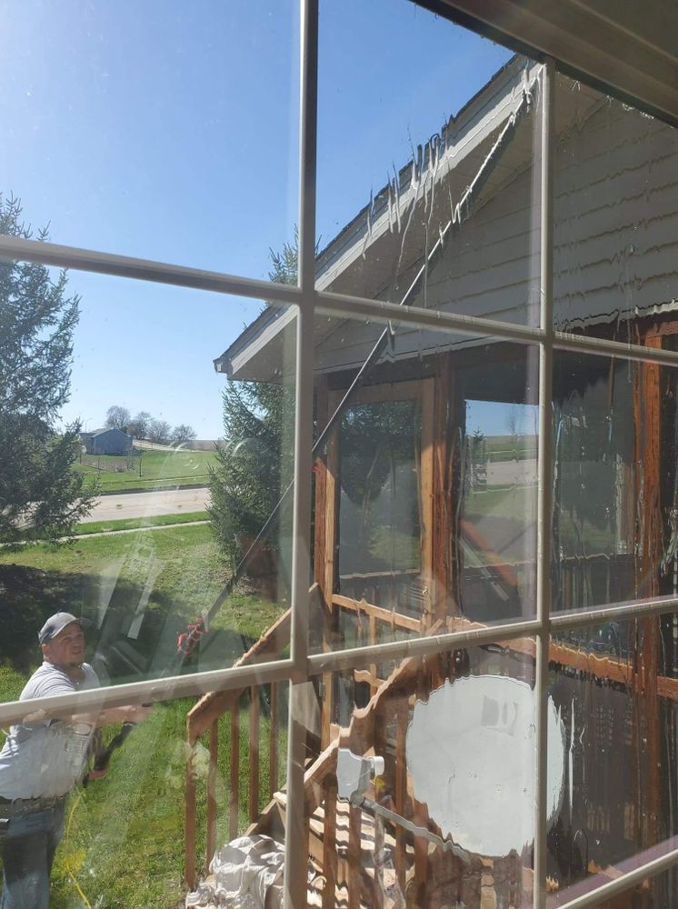 Interior and Exterior Window Cleaning for Paneless Window Cleaning LLC in Iowa City, IA