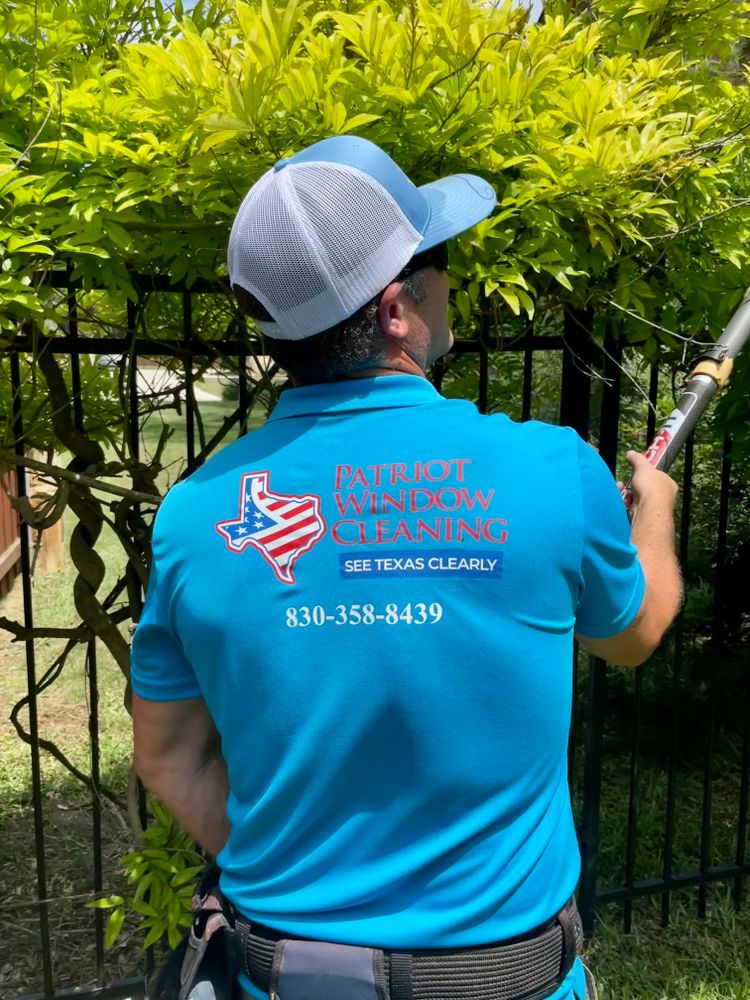 Residential Window Cleaning for Patriot Window Cleaning LLC in Canyon Lake, TX