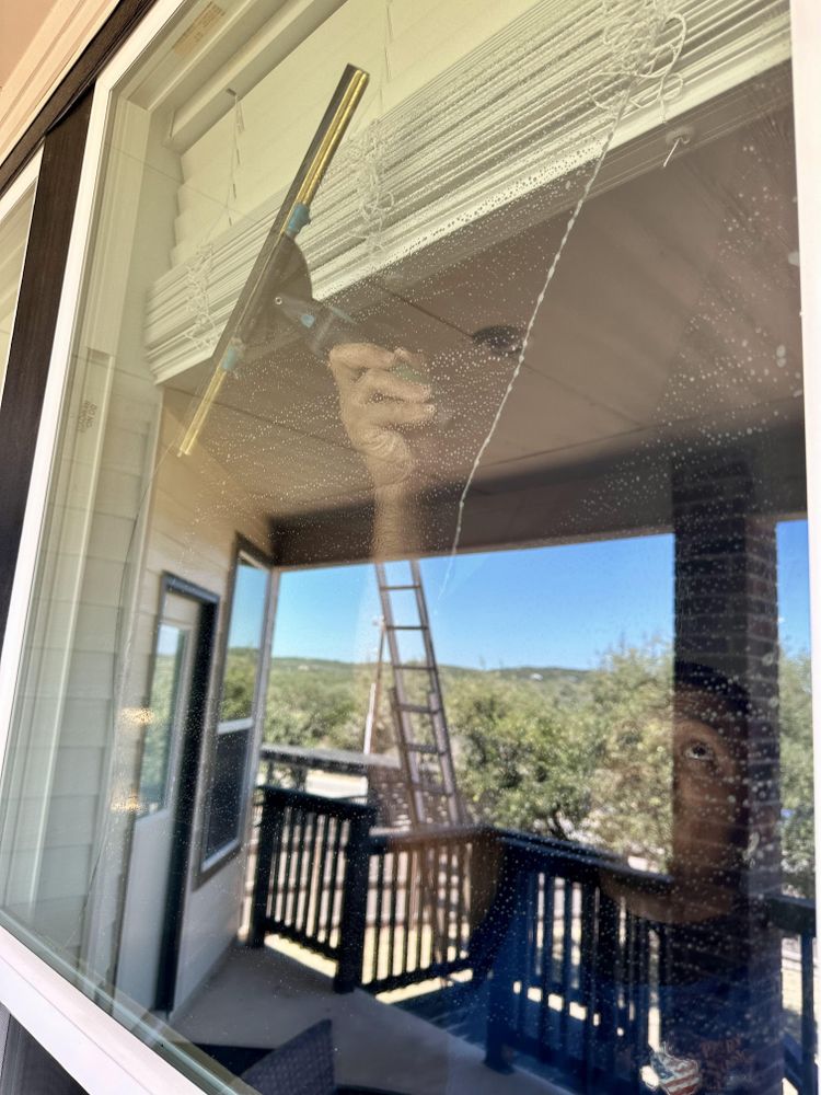 Residential Window Cleaning for Patriot Window Cleaning LLC in Canyon Lake, TX