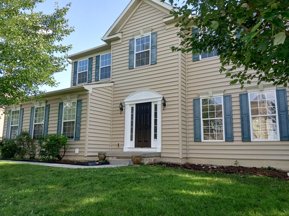Colonial exterior after a full softwash