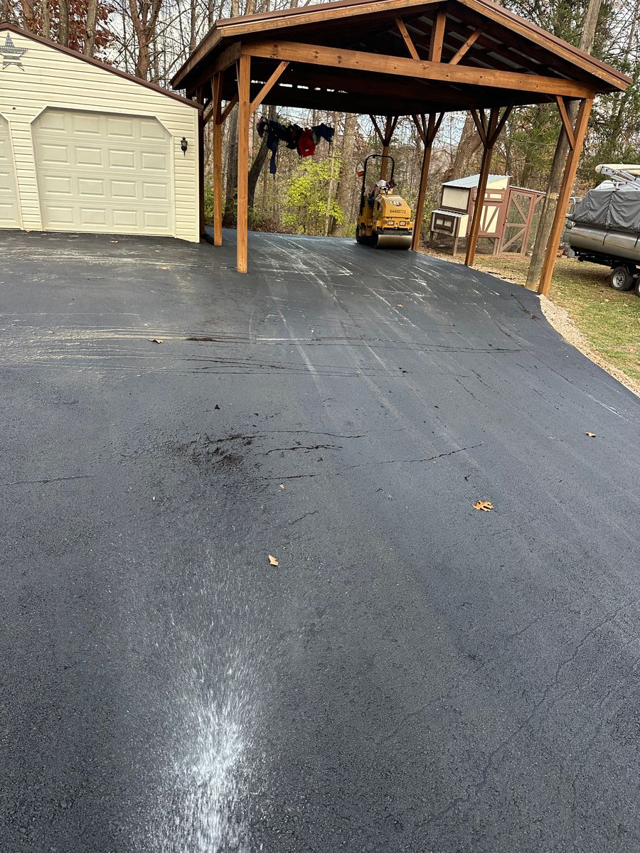 Asphalt Paving for Metzler Paving and Sealcoating LLC in Jacksboro, TN