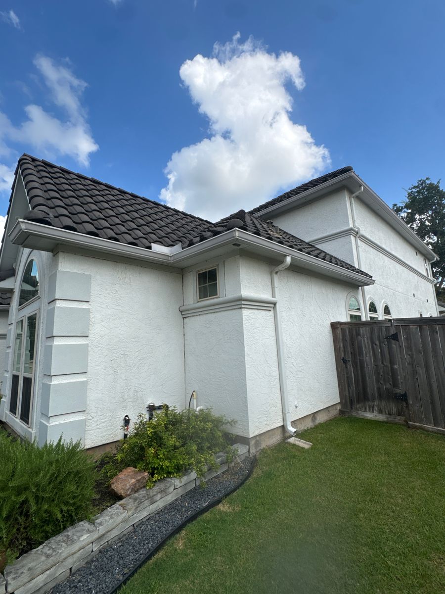 Residential Roof Cleaning for Power Pressure Wash in Houston, TX