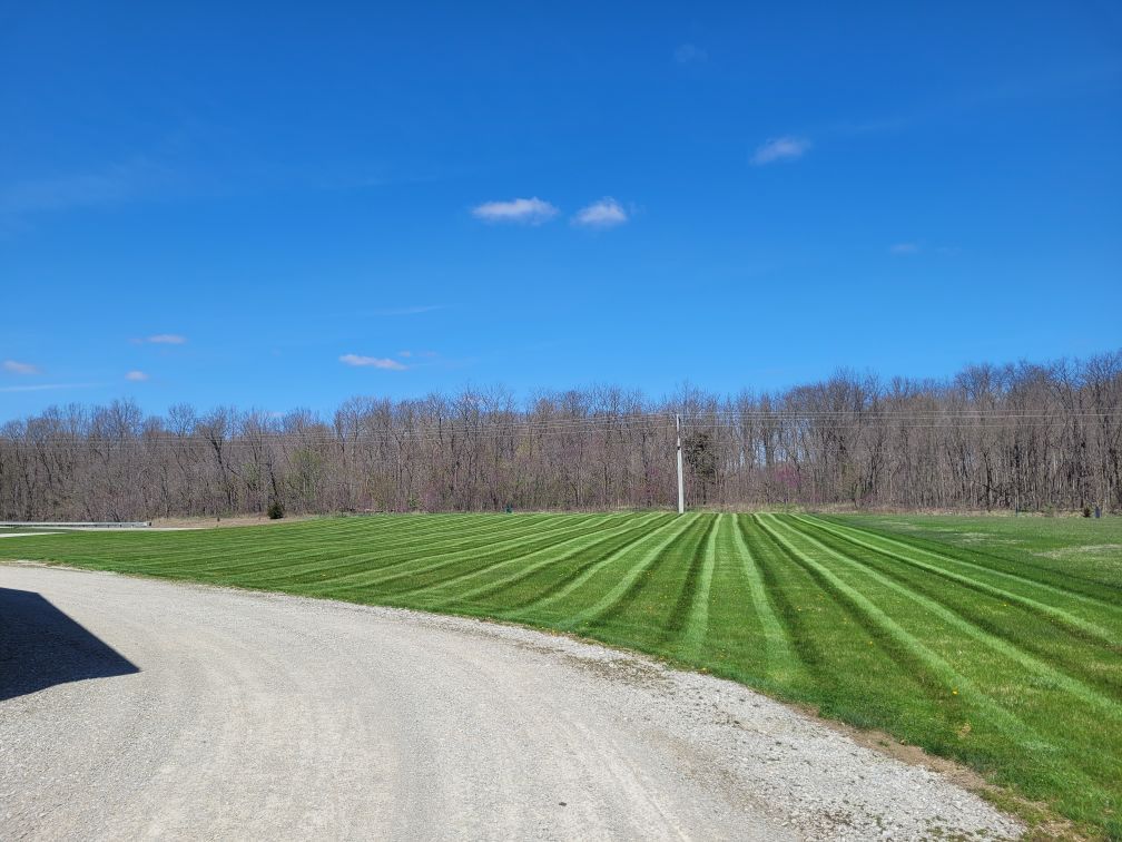 Lawn Maintenance for Stout Mowing & Services LLC in Huntington, IN