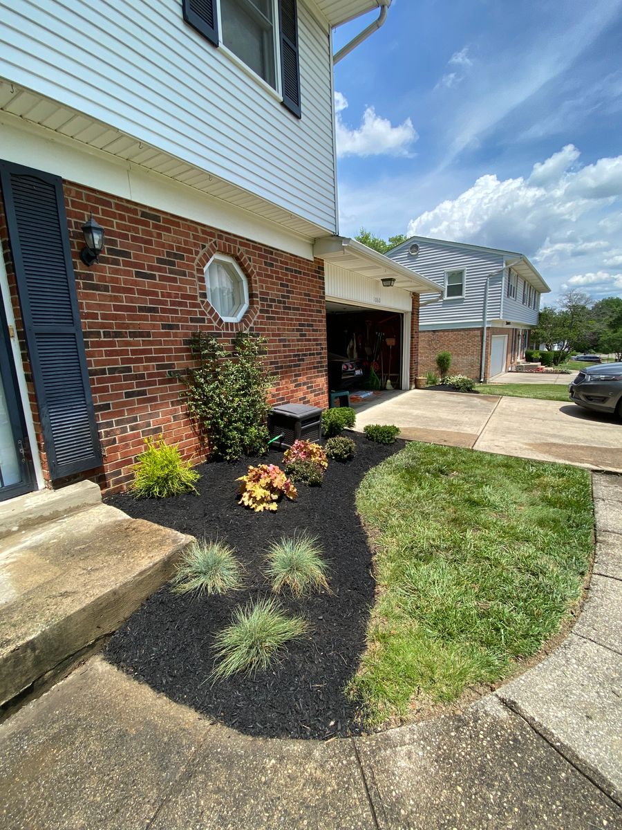 Mulching for Castle JR Landscaping & Painting LLC in Cincinnati, OH