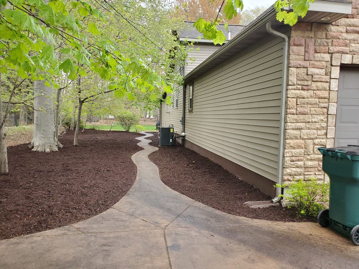 Mulch Installation for Fred's Lawncare in Muskegon, MI