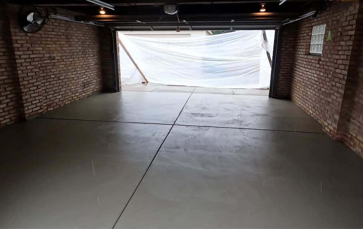 Garage concrete floors for Onyx Concrete Contractors in Chicago, IL