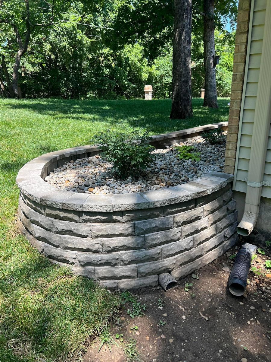 Retaining Walls for Green Sweep Lawn and Landscape in Eureka, MO