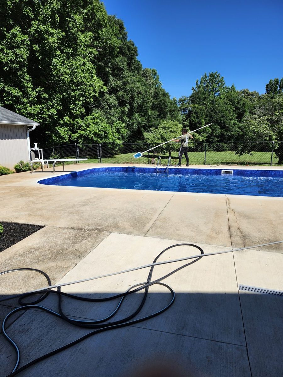 Driveway and Sidewalk Cleaning for Wish Wash LLC in Spartanburg County, SC