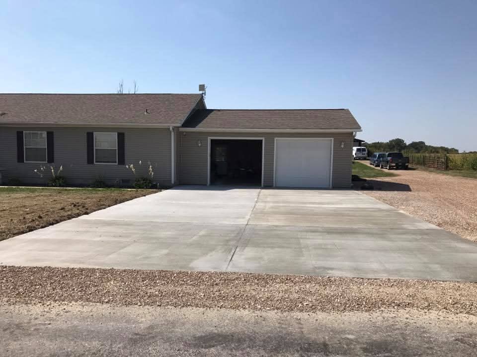 Driveways, Patios, Sidewalks, Firepits for Custom Concrete Enterprises in Springfield, IL