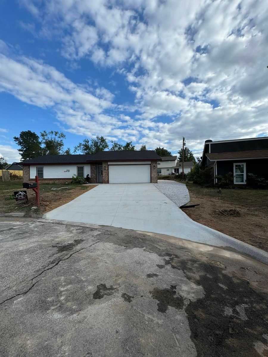 Driveways for Apex Contractors LLC in Fayetteville, AR