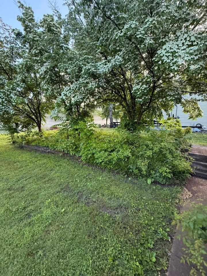 Mulching  for Wesleys Landscaping in Clinton, TN