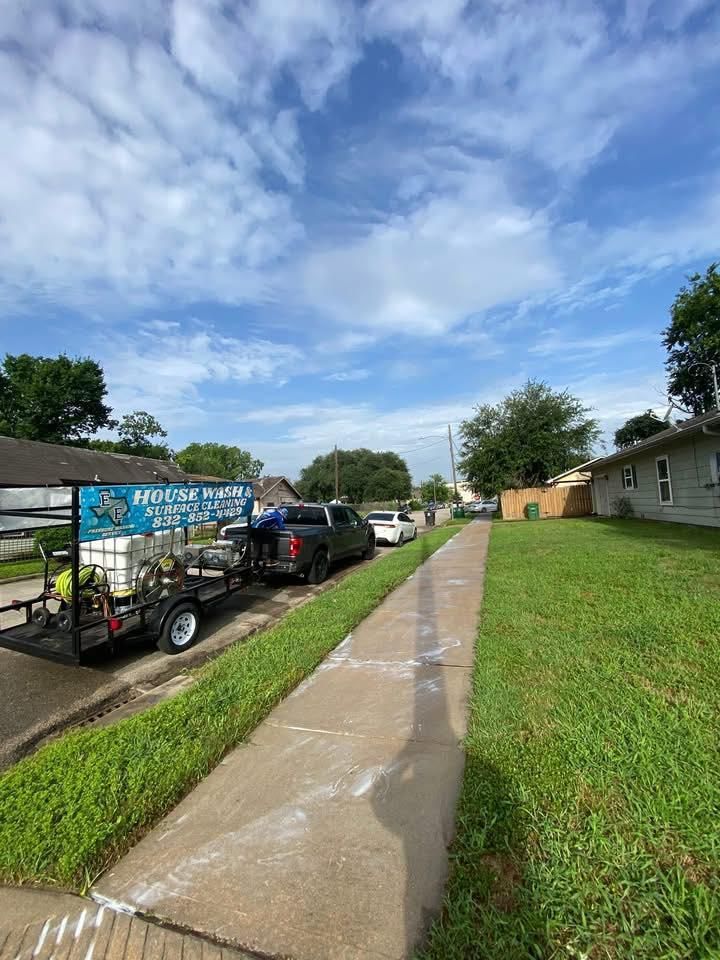 Driveway and Sidewalk Cleaning for E&E Pressure Washing Service, L.L.C. in Houston, TX