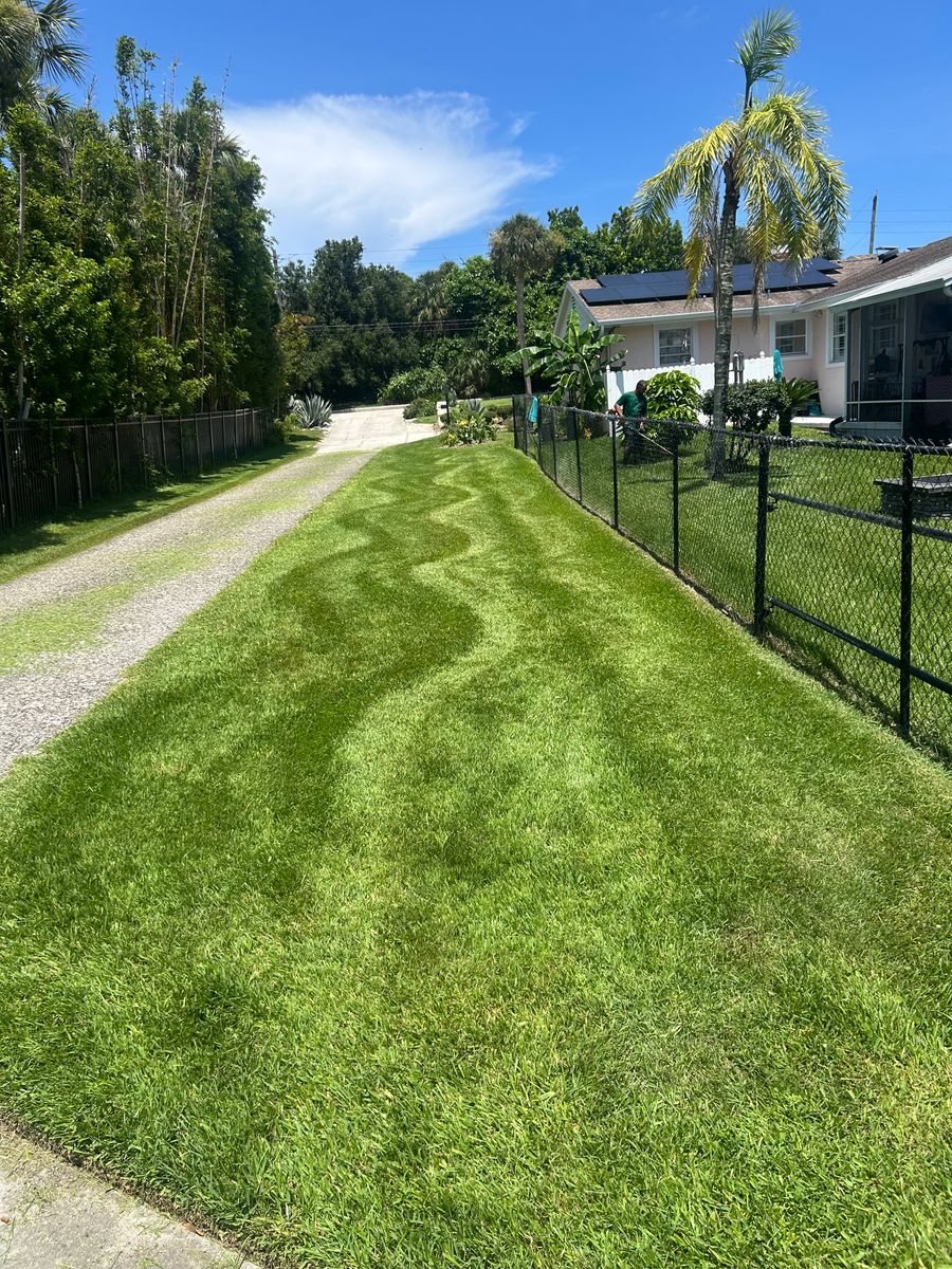 Lawn maintenance for Aside from the Rest in Port Orange, FL