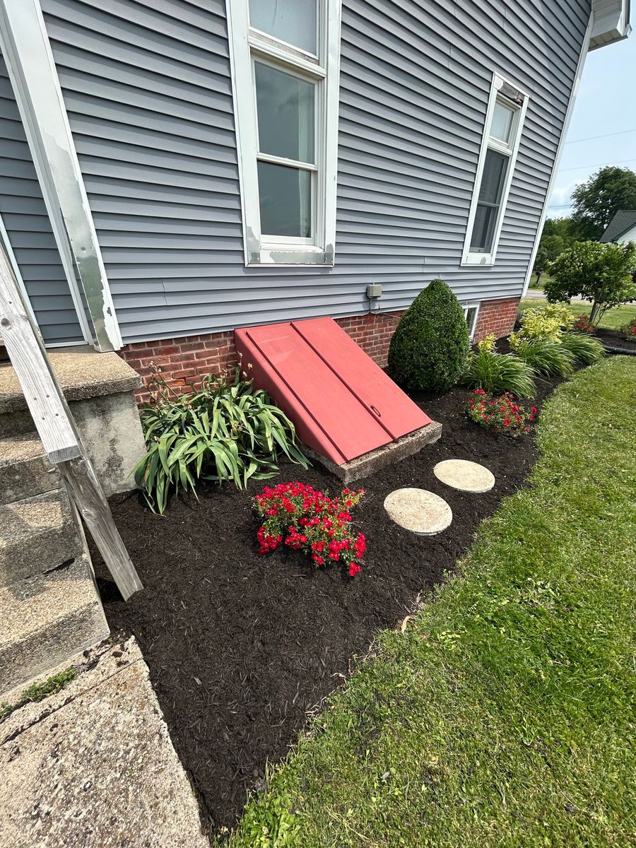 Mulch Installation for Wininger Landscaping in New Richmond, IN