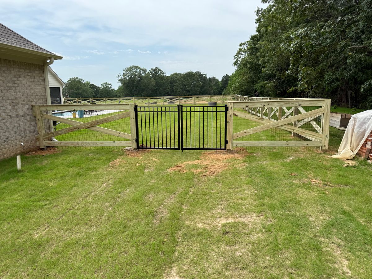 Ornamental Aluminum/Steel Fence for Manning Fence, LLC in Hernando, MS