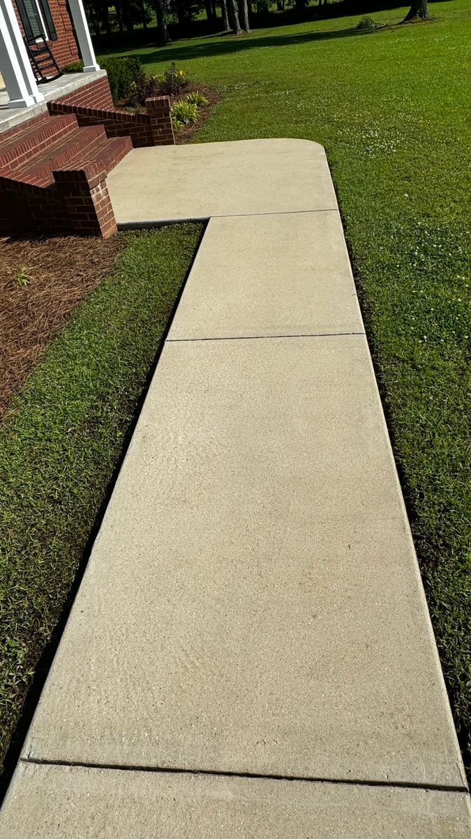 Driveway/Sidewalks Cleaning for FunderFlow Commercial and Residential Pressure Washing Inc in Tupelo, MS