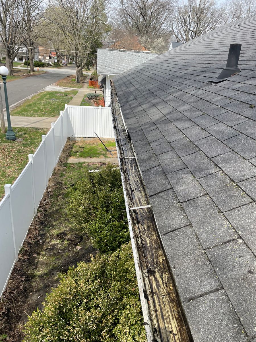 Gutter Cleaning for MDR Landscaping in Urbana, IL