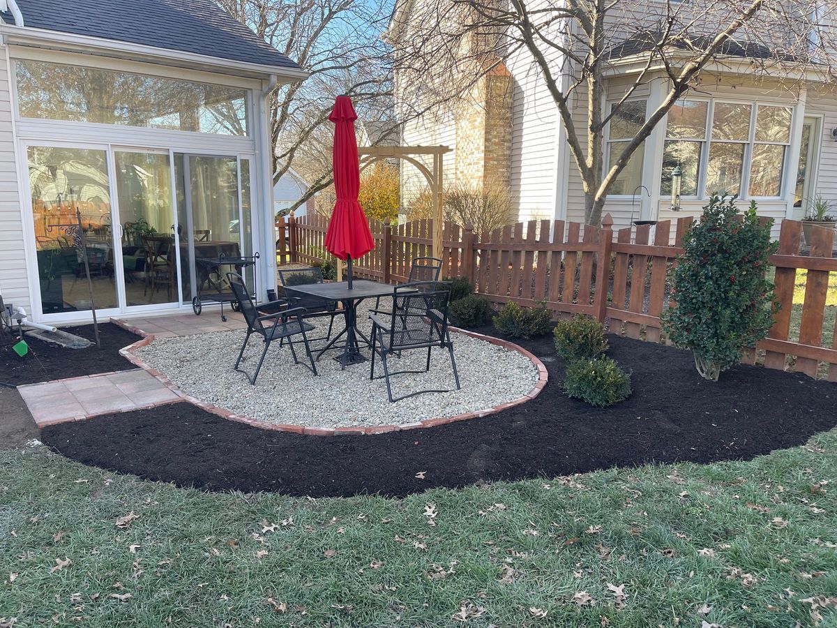 Mulch Installation for J & B Landscaping in St. Louis, MO