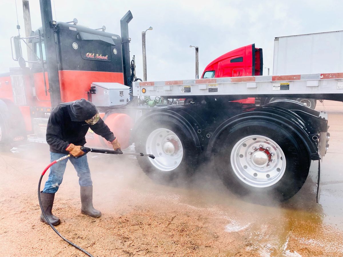 Commercial Equipment Cleaning for Top Notch Exterior Cleaning Solutions LLC in Nolanville, TX