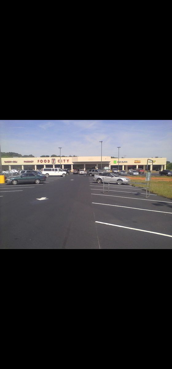 Sealcoating for Stripe A Lot in Knoxville, TN