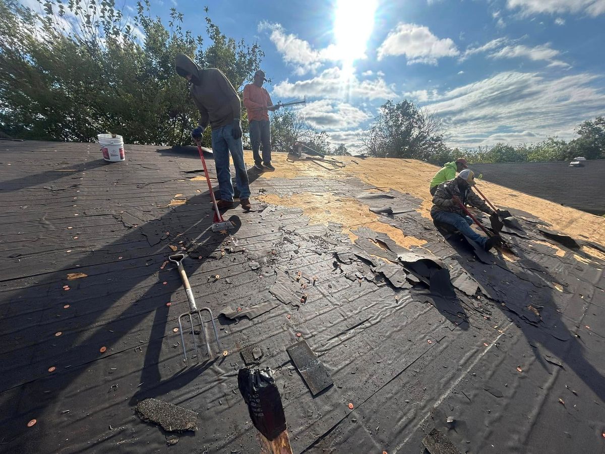 Roofing Replacement for Royalty Contracting Roofing in Saginaw, TX