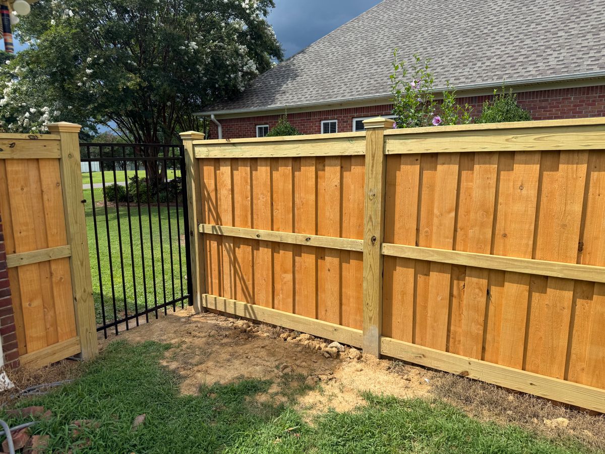 Fence Installation for Pennington Fence Co in Tupelo, MS