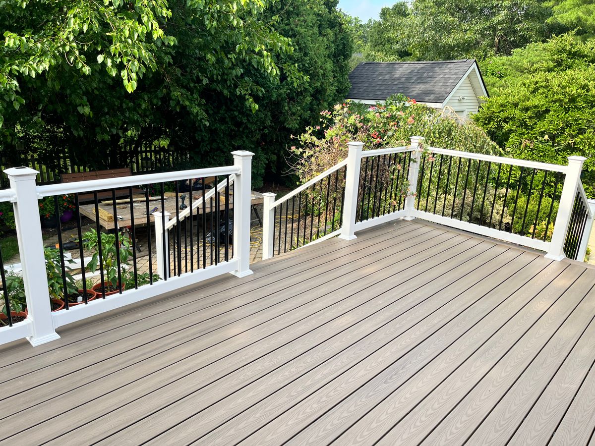 Composite Deck for Castle Fence & Deck LLC in Avon Lake, OH
