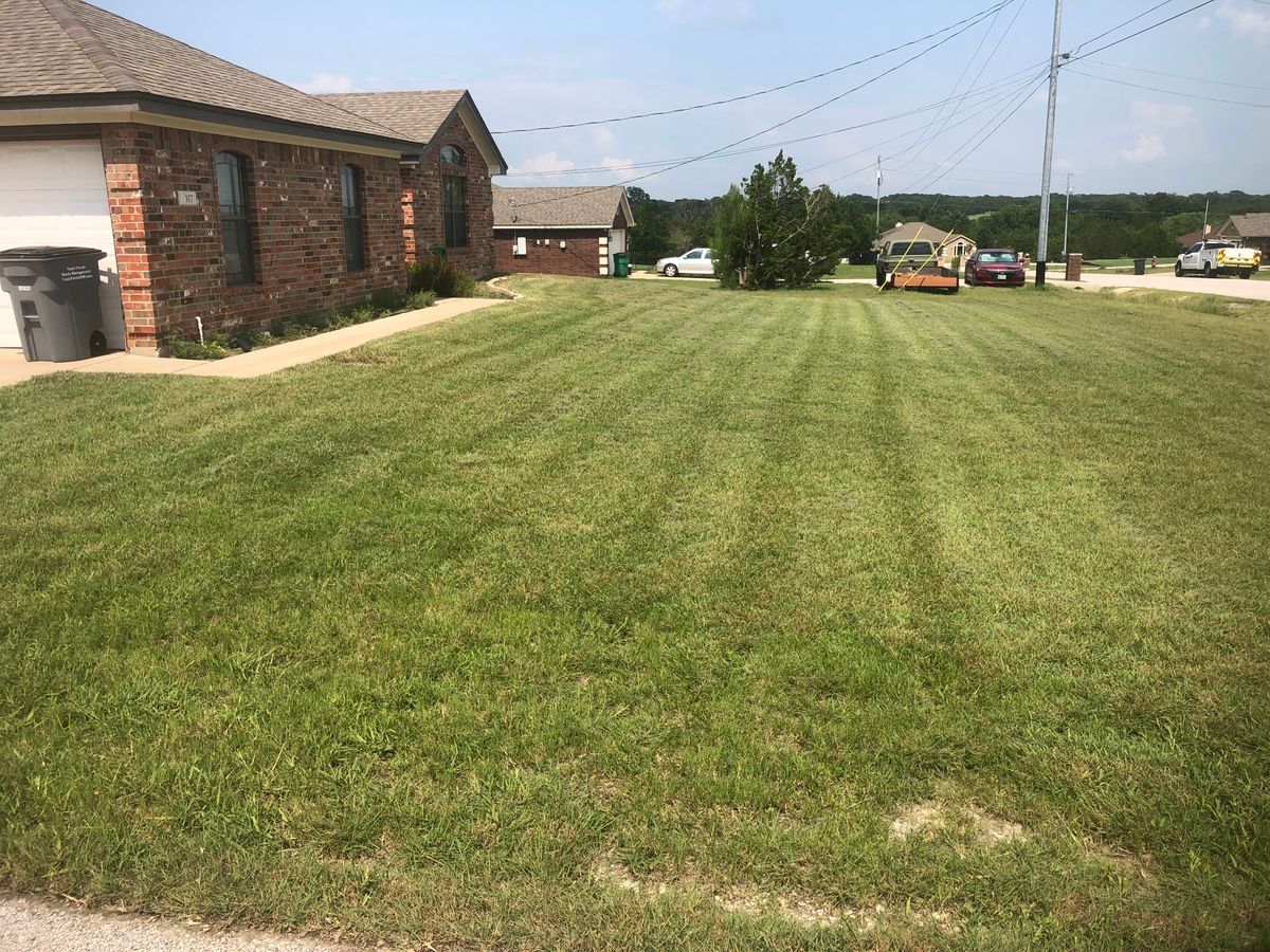Commercial Lawn Care for D’s Lawncare in Killeen, TX