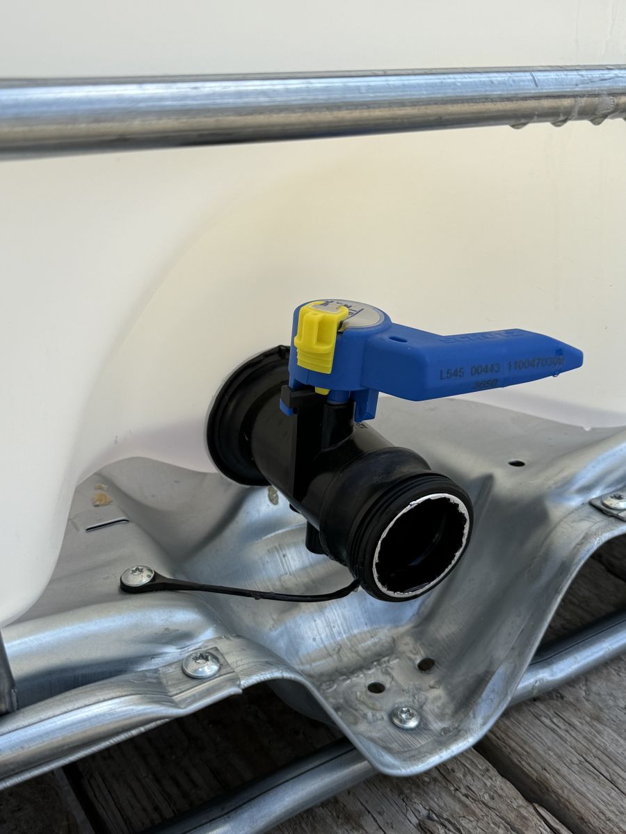 IBC Totes, Metal & Plastic Barrels for King Services in Seguin, TX