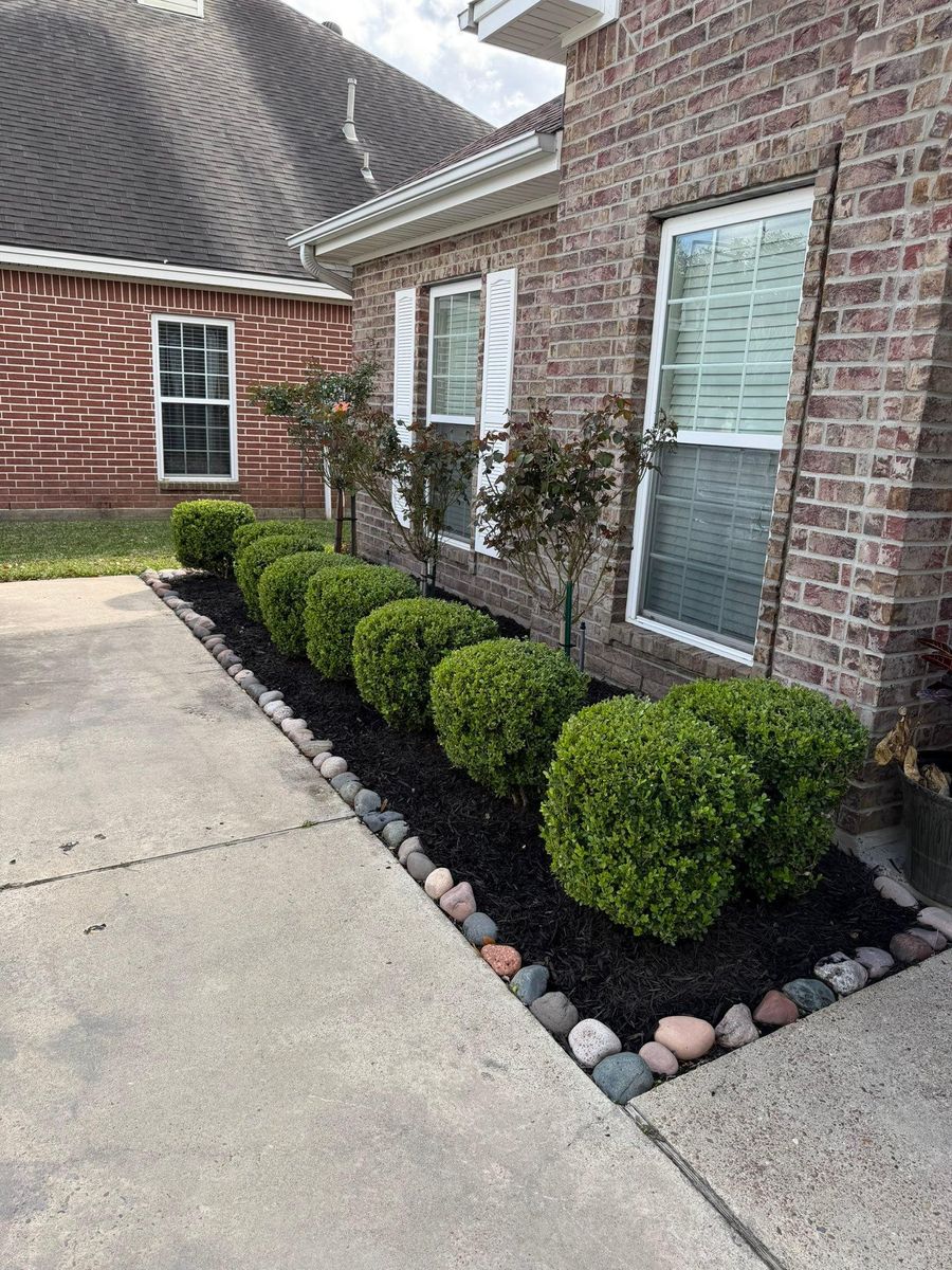 Trimming for C&R Landscaping LLC in Beaumont, TX