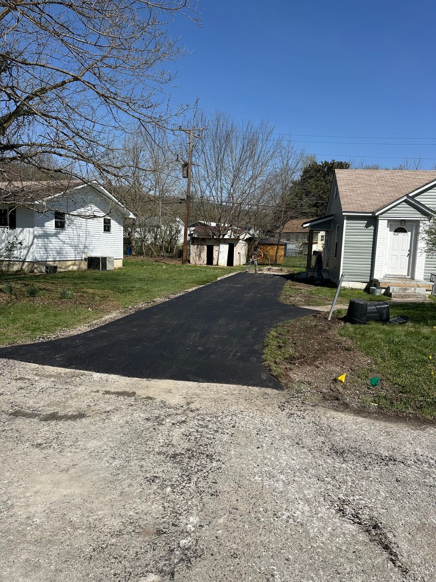 Asphalt Paving for Metzler Paving and Sealcoating LLC in Jacksboro, TN