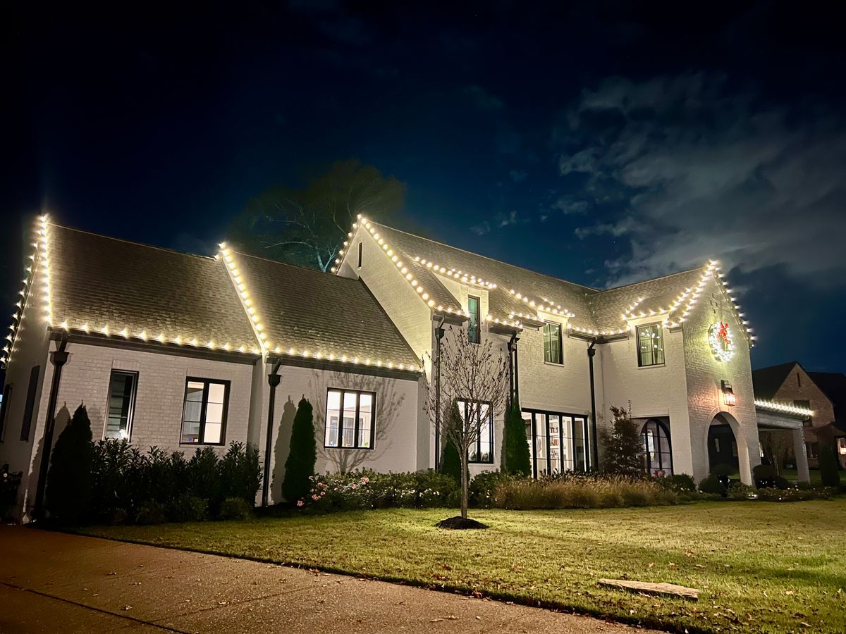 Christmas lighting & Decor for Delta Lightscapes Outdoor Lighting in Memphis, TN