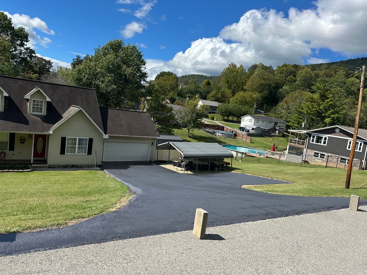 Asphalt Paving for Metzler Paving and Sealcoating in Jacksboro, TN