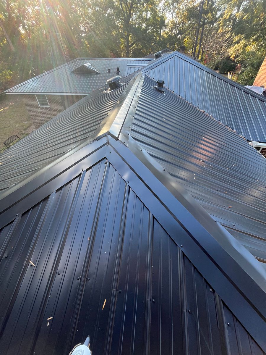 Metal Roofing for Roofing By Eubanks Home Improvements in Bethune, SC