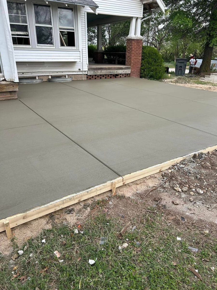 Concrete Driveways for Twisted Ridge Construction LLC in Cheney, KS