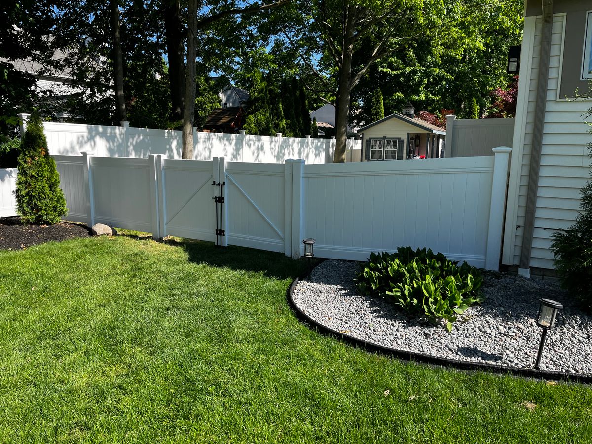 Vinyl Fences for Castle Fence & Deck LLC in Avon Lake, OH