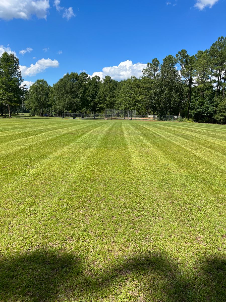 Lawn Maintenance for Lakeside Lawncare in Cross Hill, SC
