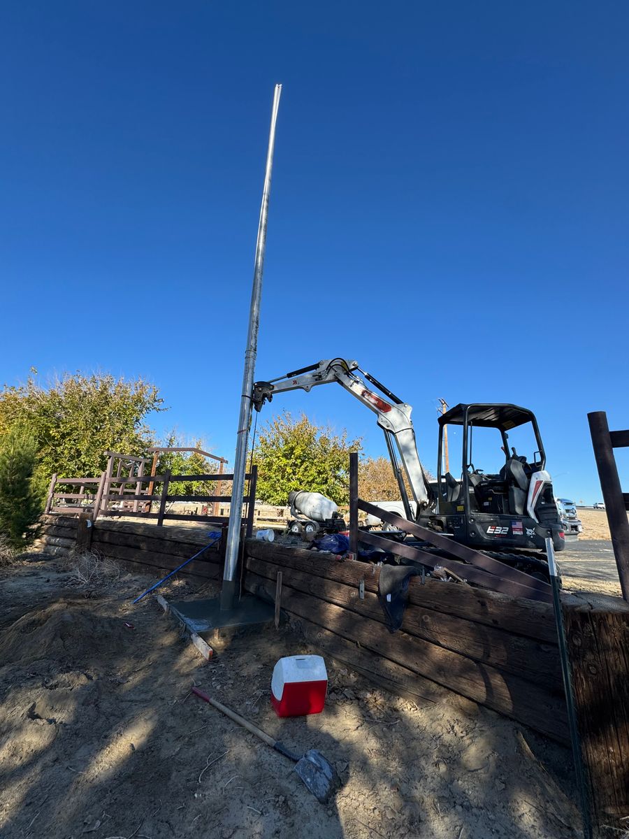 Commercial Fence for Ellis Fence CO in Barstow, CA