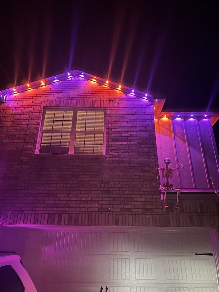 Holiday Light Installments for Enriquez Home Improvement in San Antonio , TX